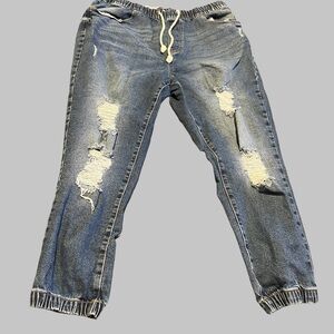 Womens Distressed Blue Jeans. Stretch material. XL. NWOT